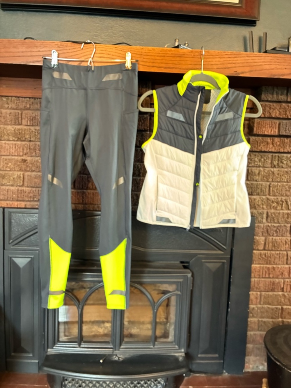 Brooks insulated running vest and matching reflective leggings